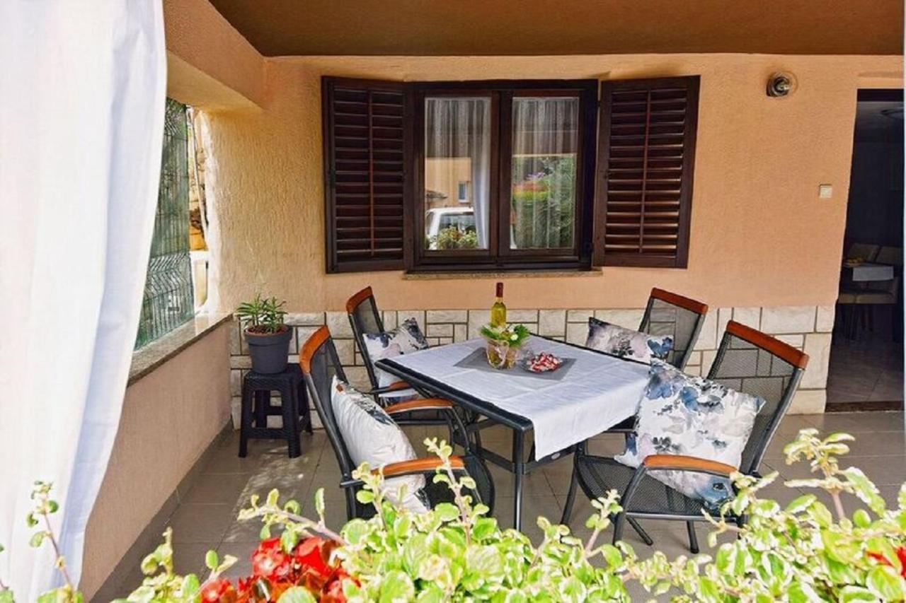 Apartmani Sole Pjescana Uvala Exteriér fotografie