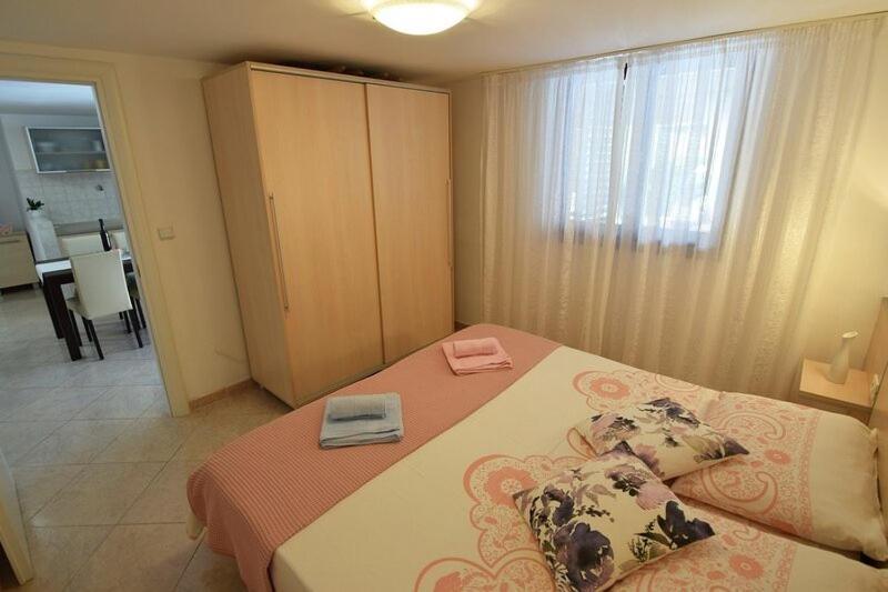 Apartmani Sole Pjescana Uvala Exteriér fotografie